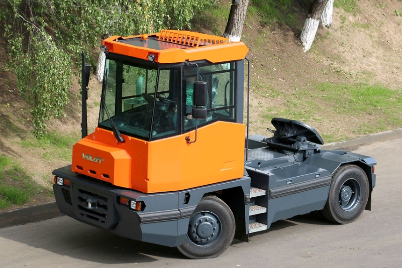 портовый тягач Волат